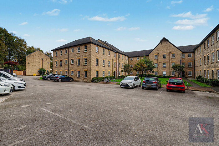 2 Bedroom Flat For Sale In Gale Close, Littleborough, OL15