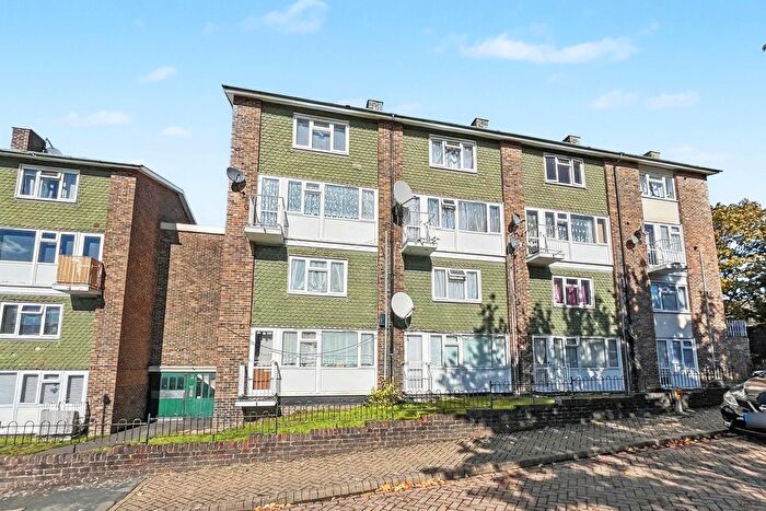 2 Bedroom Flat For Sale In Frensham Drive, New Addington, Croydon, CR0