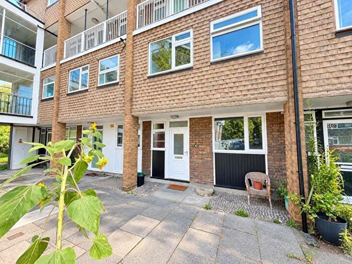 2 Bedroom Maisonette For Sale In River Park Gardens, Bromley, BR2