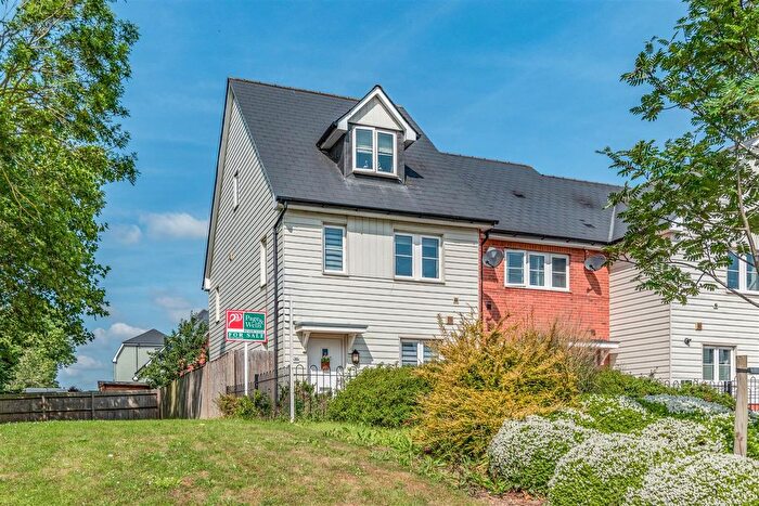 3 Bedroom End Of Terrace House For Sale In Hengist Drive, Aylesford, ME20