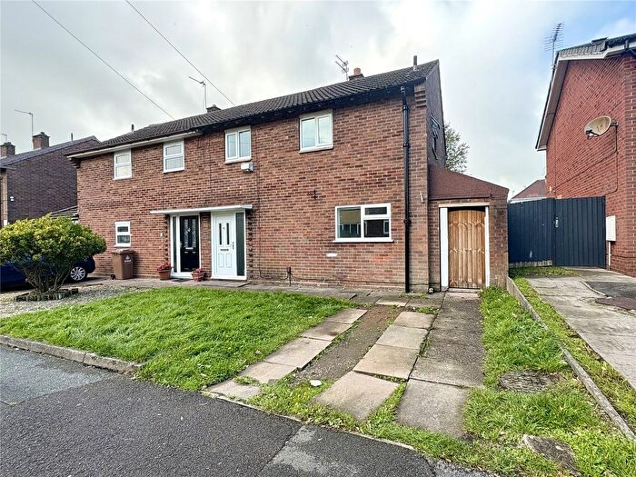 3 Bedroom Semi-Detached House For Sale In Chaucer Avenue, Willenhall, West Midlands, WV12