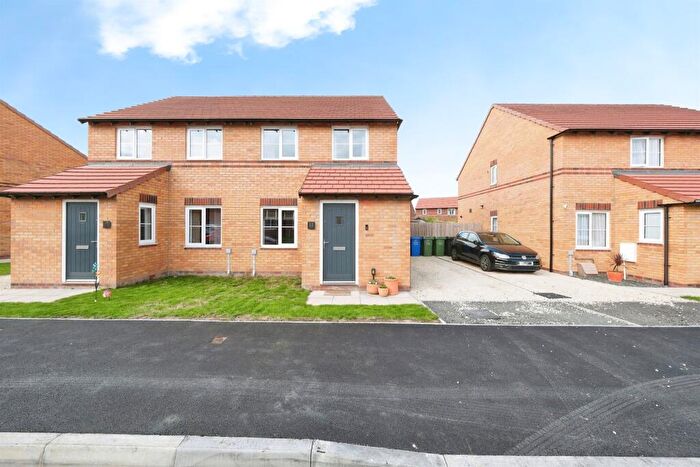 3 Bedroom Semi-Detached House For Sale In Swan Street, Poolsbrook, Chesterfield, S43