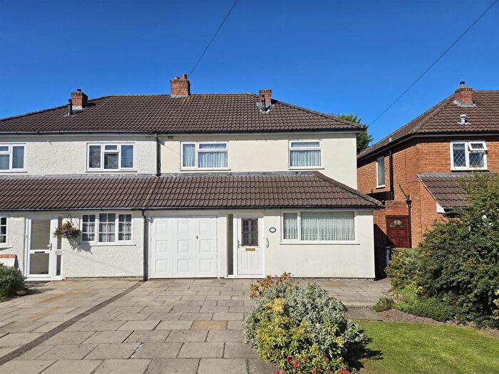 3 Bedroom Semi-Detached House For Sale In Old Lode Lane, Solihull, B92