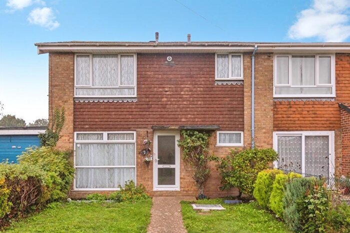 3 Bedroom End Of Terrace House For Sale In Walton Close, Waterlooville, PO7