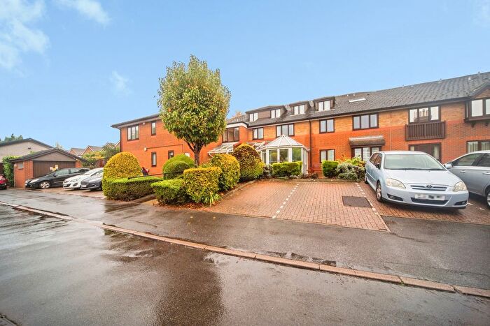 1 Bedroom Flat For Sale In Sherwood Close, Southampton, Hampshire, SO16