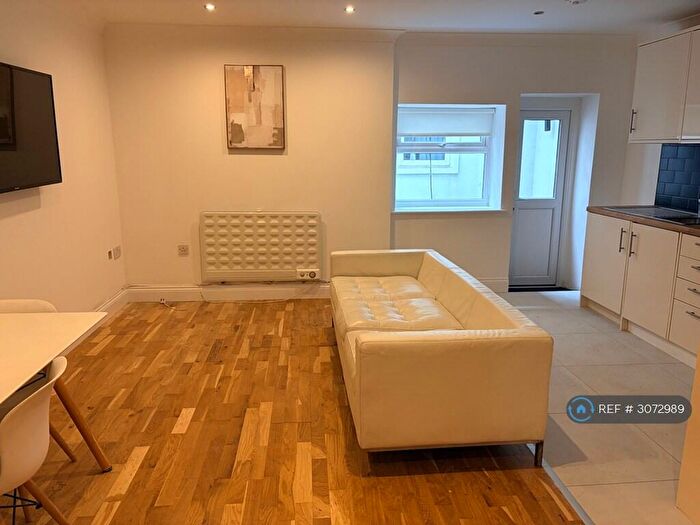 Studio To Rent In City Road, London, EC1V