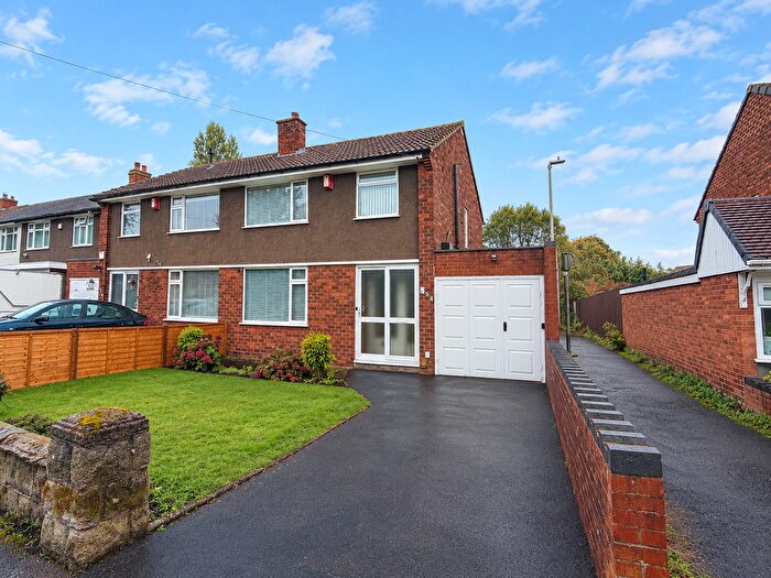 3 Bedroom Semi-Detached House For Sale In Birmingham New Road, Coseley, WV14