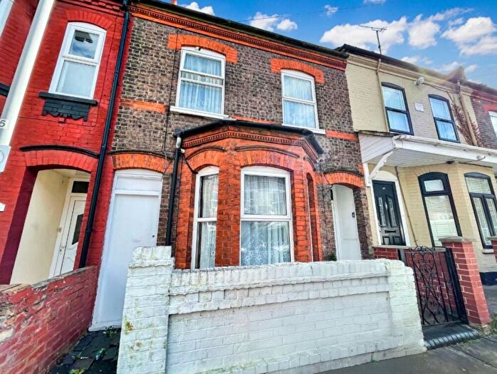 3 Bedroom Terraced House For Sale In Vernon Road, Luton, LU1
