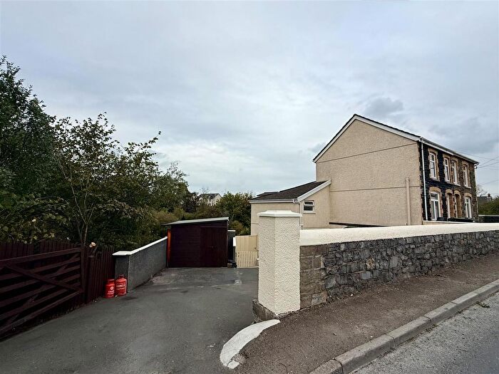 4 Bedroom Semi-Detached House For Sale In Carmarthen Road, Cross Hands, Llanelli, SA14