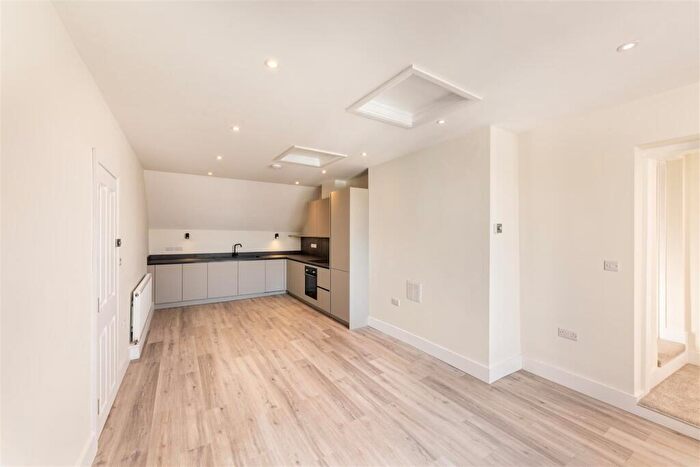 2 Bedroom Apartment To Rent In South Street, Dorking, RH4