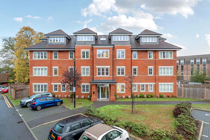 2 Bedroom Apartment For Sale In Hobbs Close, West Byfleet, KT14