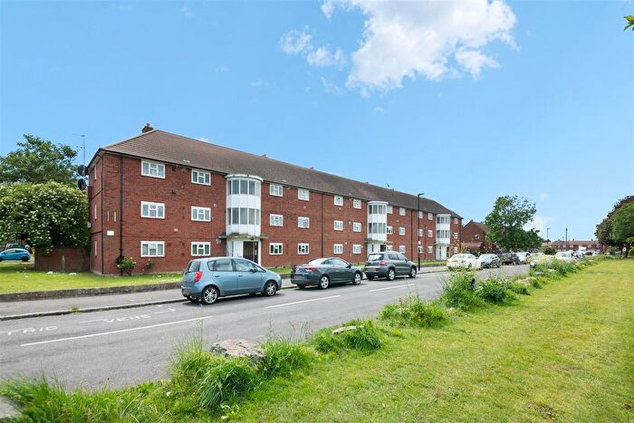 2 Bedroom Flat For Sale In Johnson Road, Heston, TW5