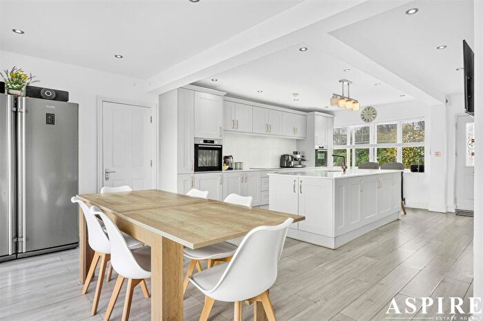 5 Bedroom Detached House For Sale In Video Tour Inside - Ridgewell Grove, Hornchurch, RM12