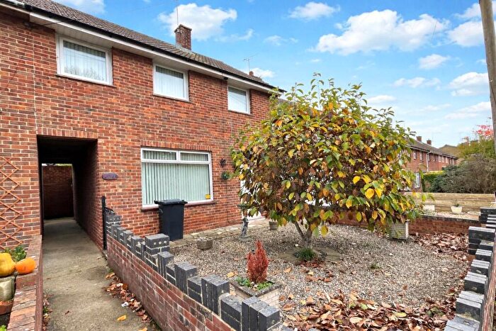 3 Bedroom Terraced House For Sale In Penhill Drive, Swindon, SN2