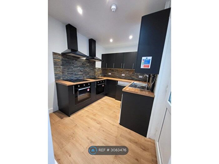 6 Bedroom Semi-Detached House To Rent In Ainsworth Road, Manchester, M26