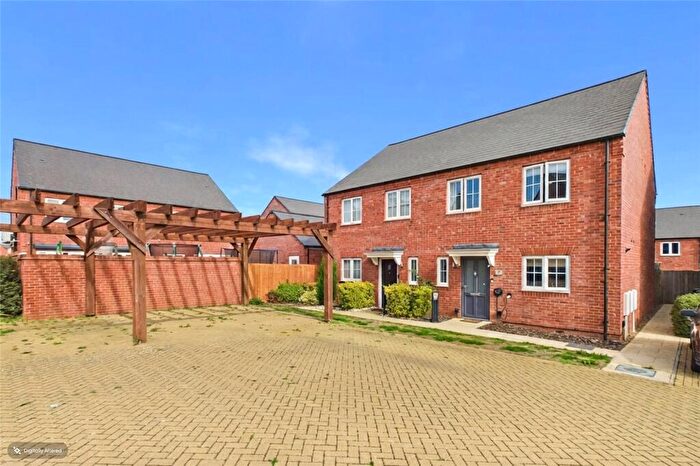 4 Bedroom Semi-Detached House For Sale In Sulgrave Way, Wellingborough, Northamptonshire, NN8