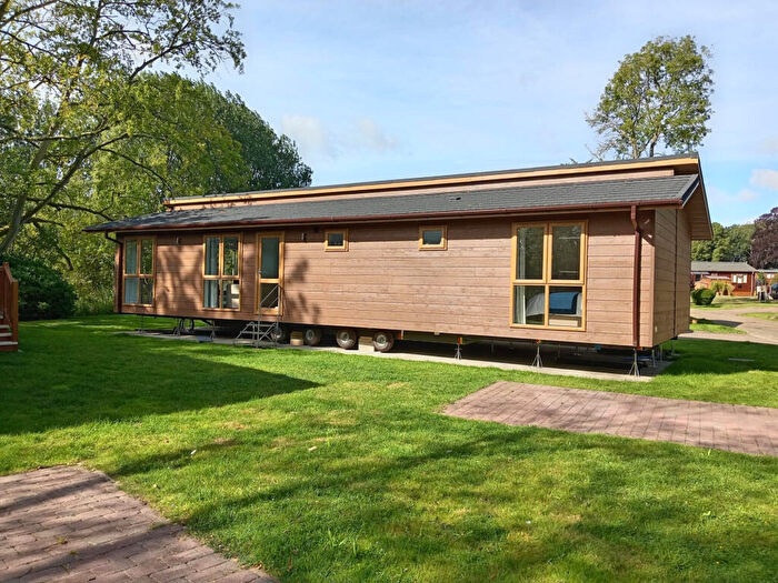 3 Bedroom Park Home For Sale In Norwich, Norfolk, NR10