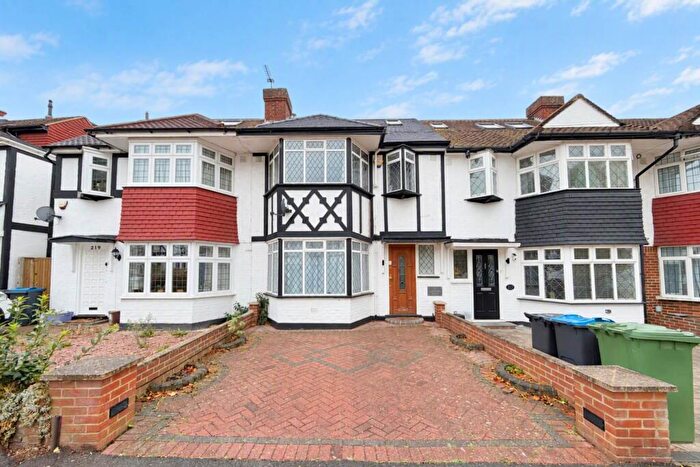 3 Bedroom Terraced House For Sale In Aragon Road, Morden, SM4