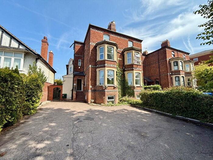 5 Bedroom Semi-Detached House For Sale In Barnwood Road, Gloucester, GL2