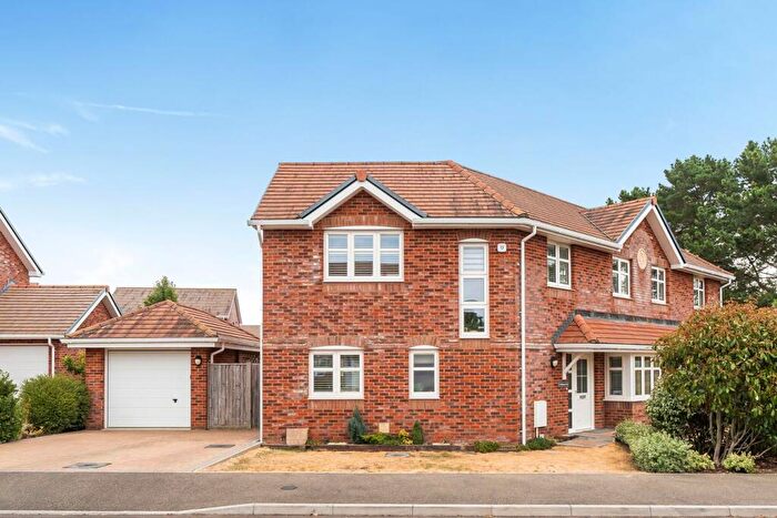3 Bedroom Semi-Detached House For Sale In Fieldhouse Way, Lymington, SO41