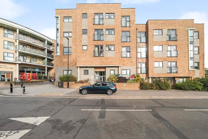 2 Bedroom Flat For Sale In Hinkler Road, Thornhill, Southampton, Hampshire, SO19