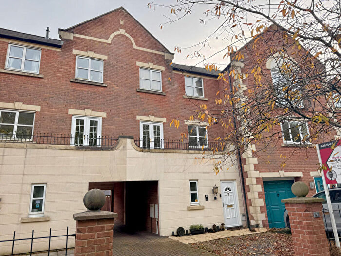 3 Bedroom Town House For Sale In Greenside, Preston, PR4