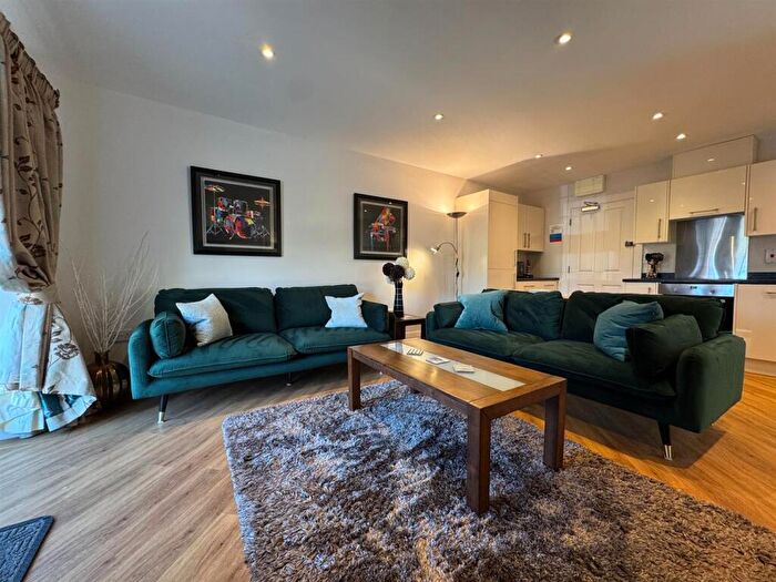 1 Bedroom Apartment To Rent In Taplow, Maidenhead, SL6
