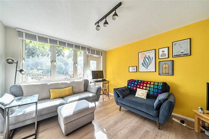 2 Bedroom Apartment For Sale In Cadbury Way, London, SE16