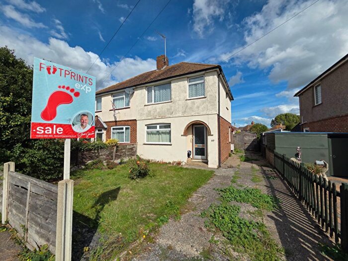3 Bedroom Semi-Detached House For Sale In Poulders Gardens, Sandwich, CT13