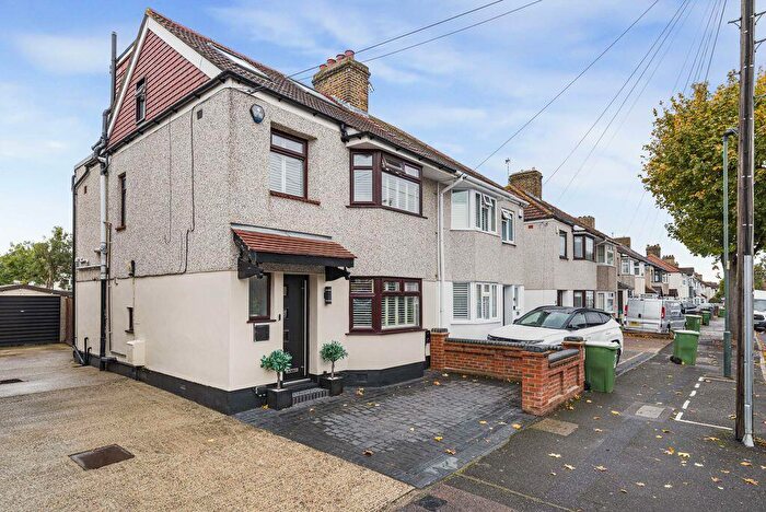 4 Bedroom Semi-Detached House For Sale In Elsa Road, Welling, DA16