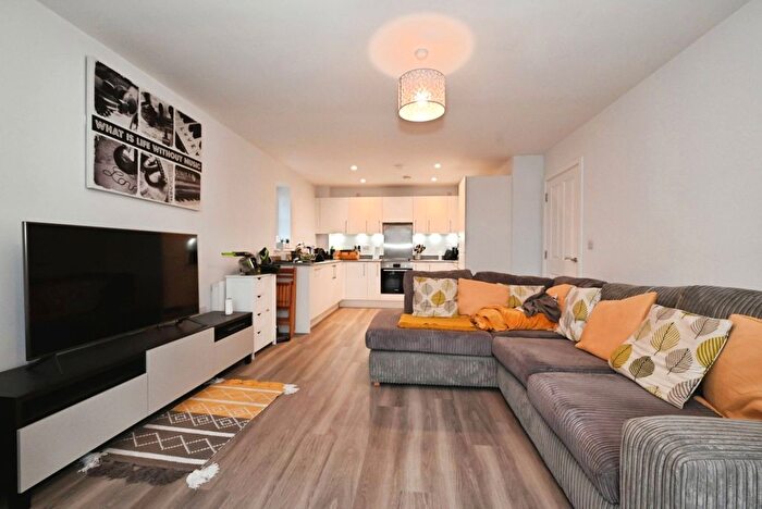 1 Bedroom Flat For Sale In Lockhart Drive, Wokingham, Berkshire, RG40