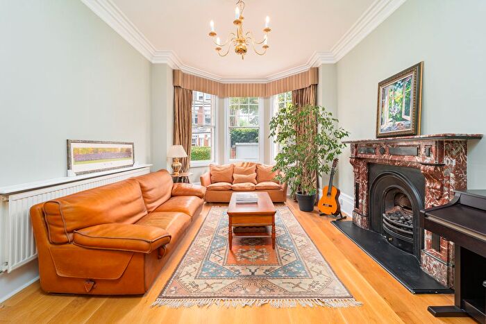 5 Bedroom End Of Terrace House For Sale In Milton Park, Highgate, N6