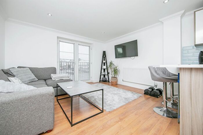 2 Bedroom Flat For Sale In Main Road, Harwich, CO12