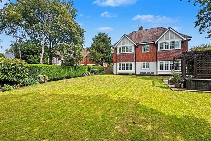 2 Bedroom Flat To Rent In Chandlers Ford, SO53