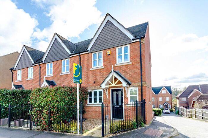 3 Bedroom End Of Terrace House For Sale In Weyside Road, Stoughton, Guildford, GU1