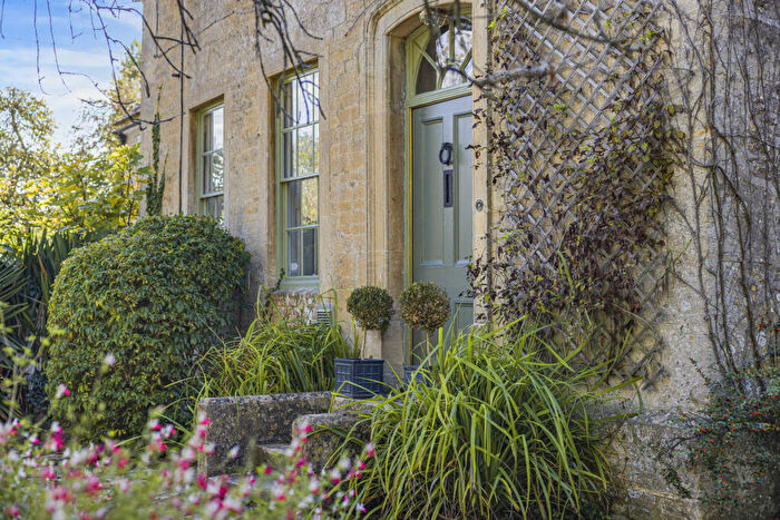 4 Bedroom Country House To Rent In Main Street, Kencot, Lechlade, GL7