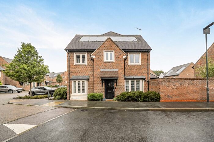 3 Bedroom Semi-Detached House For Sale In Hill View Drive, Welling, Kent, DA16