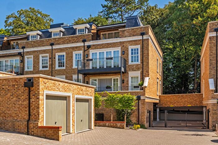 2 Bedroom Flat For Sale In Langham Place, Winchester, SO22