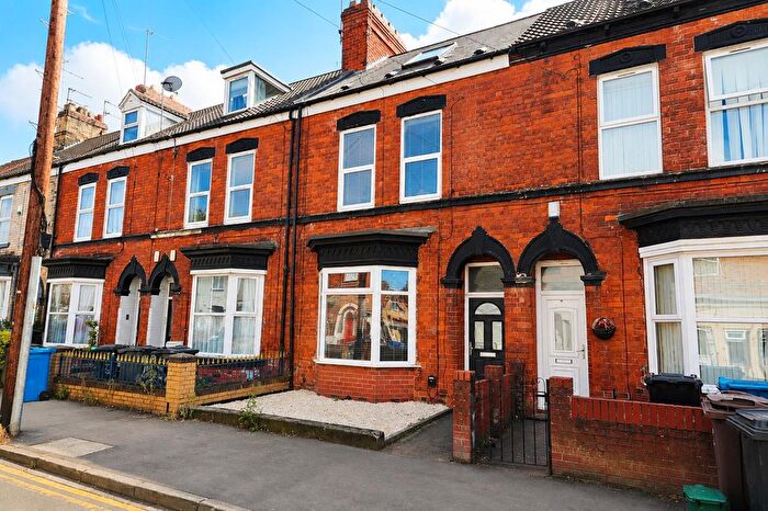 3 Bedroom Terraced House For Sale In De Grey Street, Hull, HU5