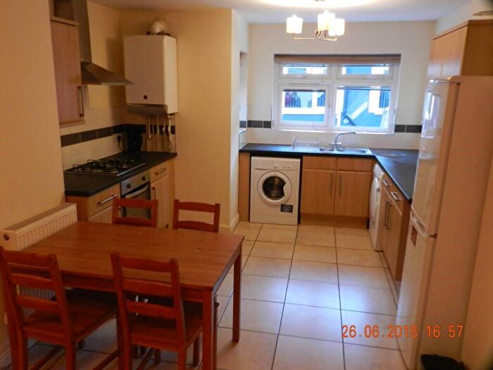2 Bedroom Flat To Rent In Richmond Crescent, Roath, CF24