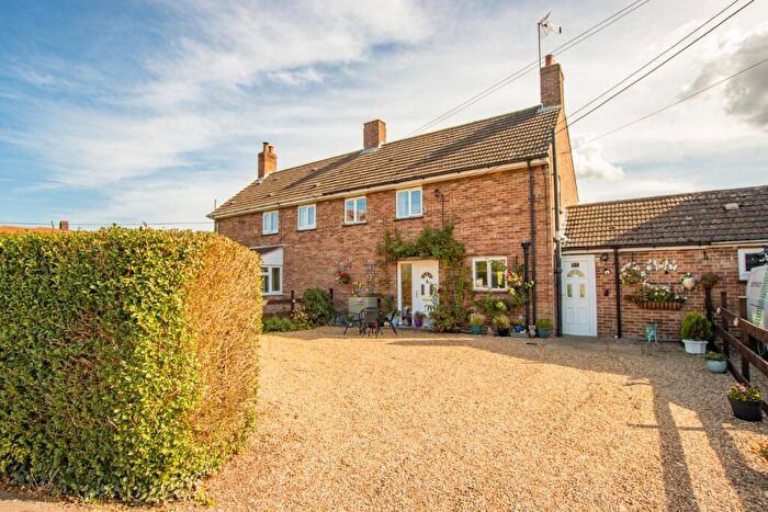 3 Bedroom Semi-Detached House For Sale In Church Close, Grimston, PE32