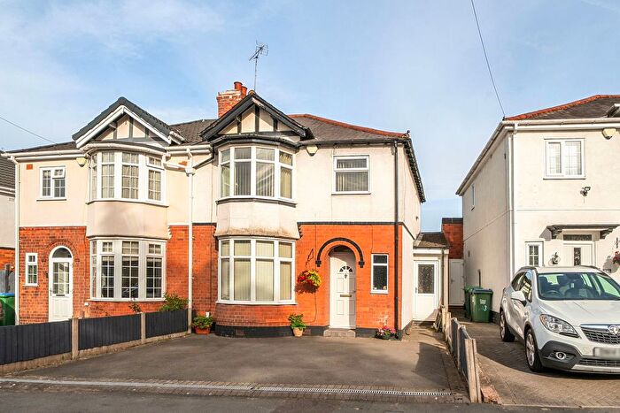 3 Bedroom Semi-Detached House For Sale In Grafton Road, Oldbury, B68