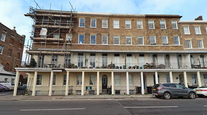 2 Bedroom Flat For Sale In Wellington Crescent, Ramsgate, CT11