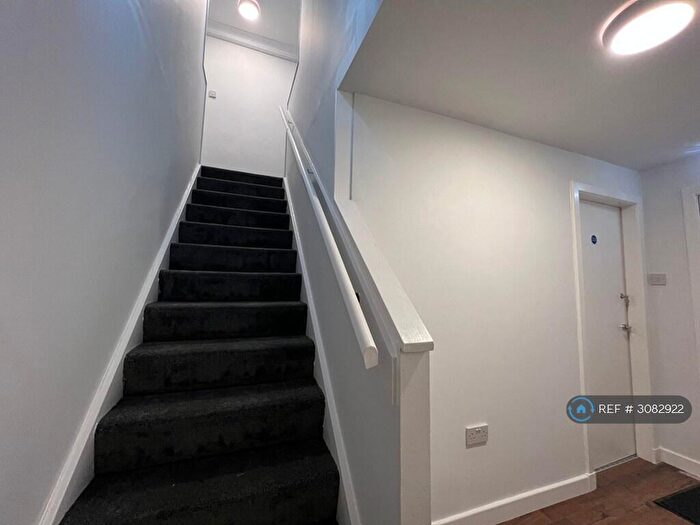 3 Bedroom Maisonette To Rent In Wyndford Road, Glasgow, G20