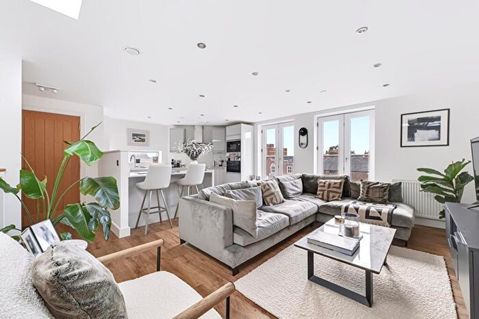 2 Bedroom Maisonette For Sale In Volunteer Street, Chester, CH1