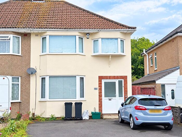 2 Bedroom Flat For Sale In Bush Avenue, Little Stoke, Bristol, BS34
