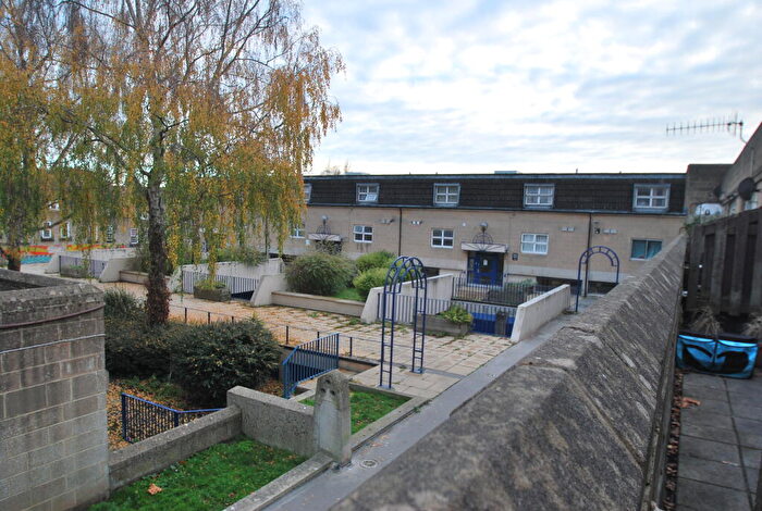 2 Bedroom Apartment To Rent In Lampards, BA1