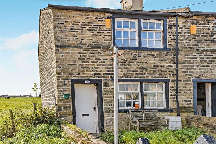2 Bedroom End Of Terrace House For Sale In Carr House Gate, Wyke, Bradford, BD12