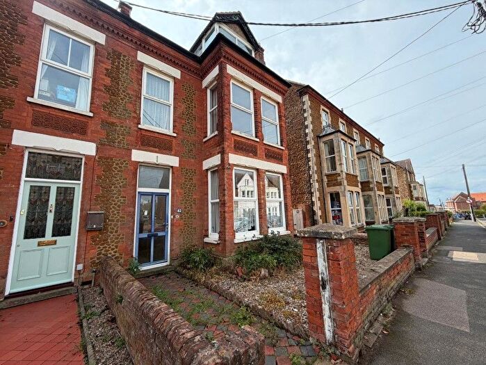 6 Bedroom Semi-Detached House For Sale In Greevegate, Hunstanton, Norfolk, PE36
