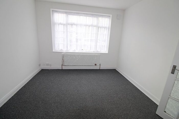 3 Bedroom Terraced House To Rent In Kingsley Avenue, Southall, UB1